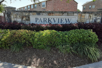 Photo of a contemporary landscaping in Jackson.