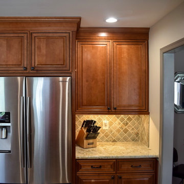 Langhorne Traditional Raised Maple