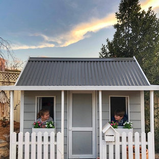 Mid-sized traditional home design in Canberra - Queanbeyan.