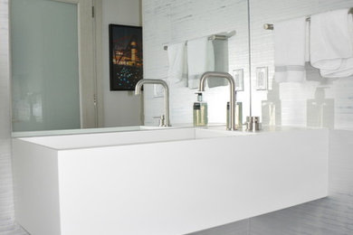 Example of a transitional home design design in Cleveland