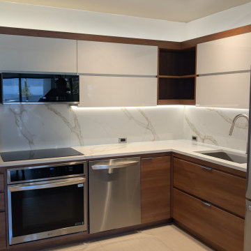 Modern Contrast: Two-Tone Kitchen Makeover with Quartz Countertops