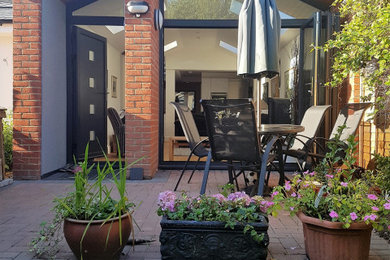 Inspiration for a contemporary garden in Hampshire.