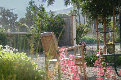Design ideas for a coastal landscaping in Los Angeles.