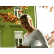 Lara Romih's photo
