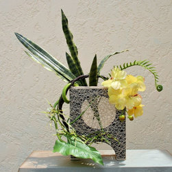 Modern Asian Ikebana - Home Decor