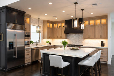 Kitchen - modern kitchen idea in Atlanta