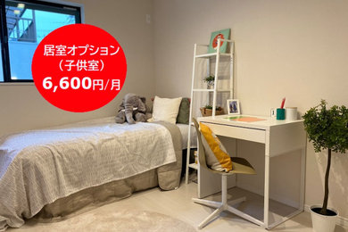 大阪にある低価格の中くらいなおしゃれな子供部屋 (白い壁、ティーン向け、白い床、クロスの天井、壁紙、白い天井) の写真