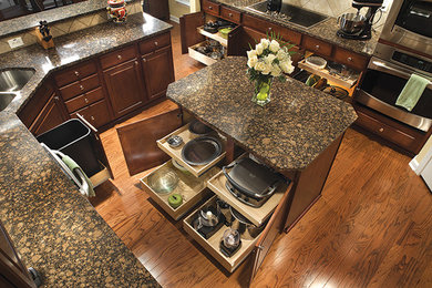 Kitchen - kitchen idea in Toronto