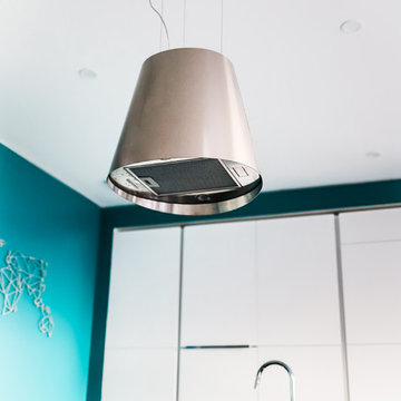 Cuisine mur d'armoire sans poignée et plan quartz