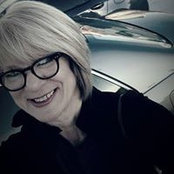 Angela Holcombs foto