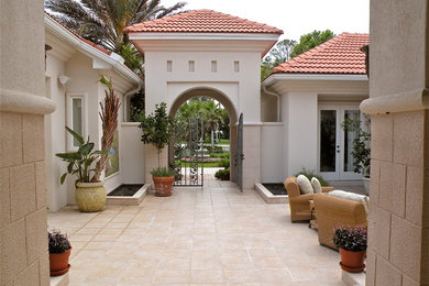 Inspiration for a mediterranean patio in Jacksonville.