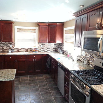 Bordeaux Shaker Kitchen with Eating Bar/Peninsula