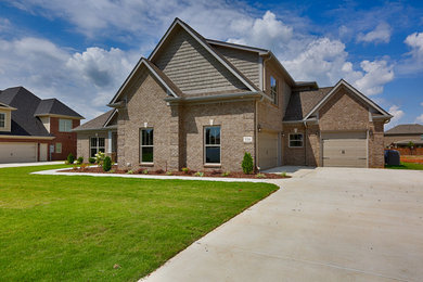 Example of an arts and crafts home design design in Other
