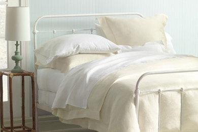 Elegant bedroom photo in Chicago