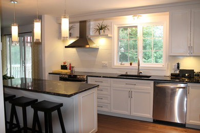 Design ideas for a classic kitchen in Montreal.