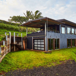 Idéer för maritima svarta hus, med två våningar och sadeltak