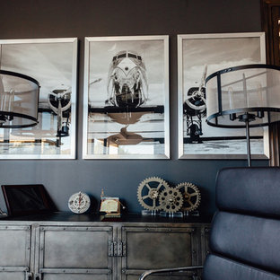 ラスベガスの大きいモダンスタイルのおしゃれな書斎 (グレーの壁、磁器タイルの床、暖炉なし、自立型机) の写真