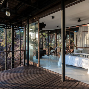 The horizontal openness and airiness of this large voluminous space