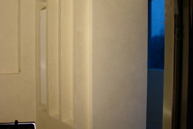 Large elegant home design photo in Saint Petersburg