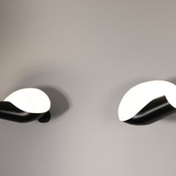 Conche Wall Lamp \ Sconce By Serge Mouille Lighting - Wall Sconces