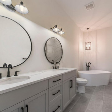 Ensuite Tub + Vanity