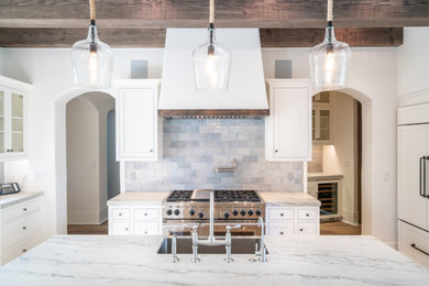 Example of a kitchen design in Santa Barbara
