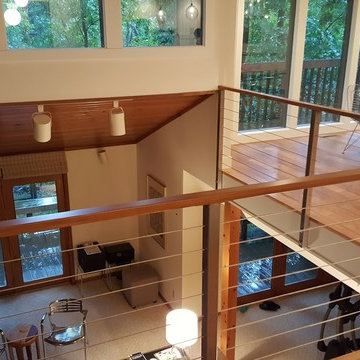 Horizontal cable railing