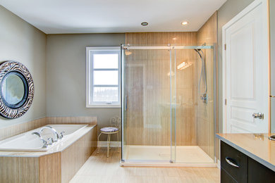 Example of a bathroom design in Montreal