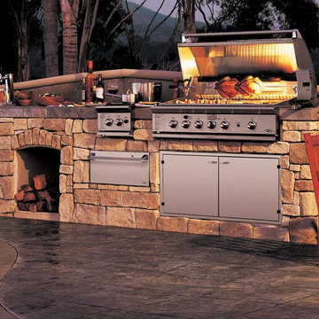 Outdoor Kitchen & BBQ Island