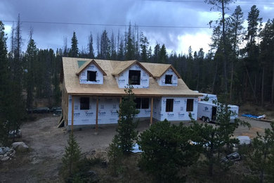Example of a mountain style home design design in Denver