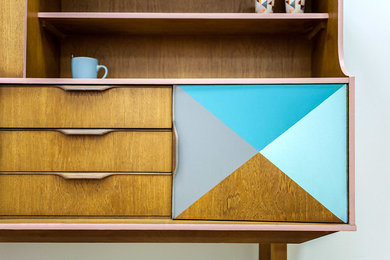 Inspiration for a mid-sized 1950s home design remodel in Glasgow