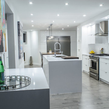 A kitchen that sparkles! Feels like Hollywood.