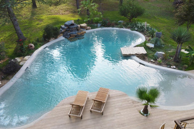 Cette photo montre une piscine exotique.