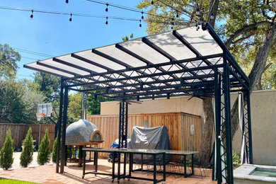 Patio photo in Dallas