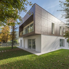 CASE GR - VILLE MODERNE IMMERSE IN UN PARCO STORICO