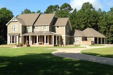 Cottage home design photo in Houston