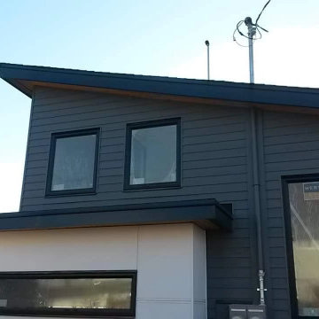 Laneway House - Hardie Planks and Hardie Panels
