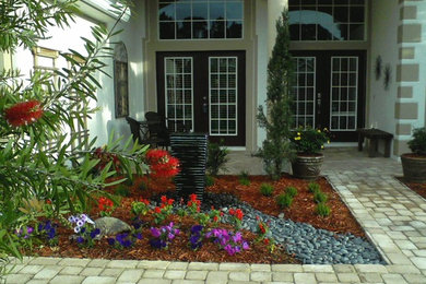 Traditional exterior home idea in Tampa