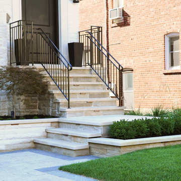 Leaside Front Yard - Timeless Classic