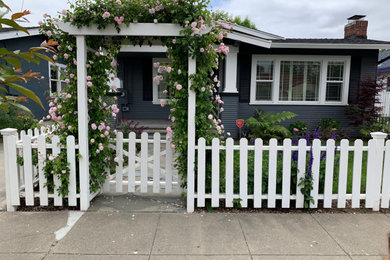 Example of a small arts and crafts blue one-story wood house exterior design in San Francisco