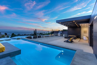 Inspiration for a contemporary pool remodel in Los Angeles