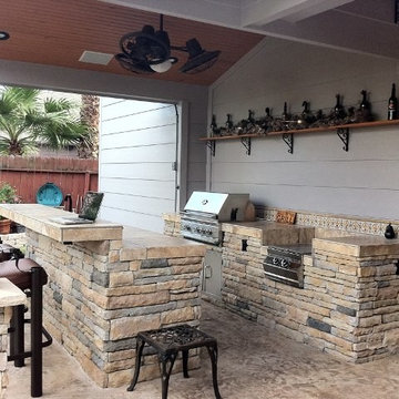Houston rustic outdoor bar and grill area
