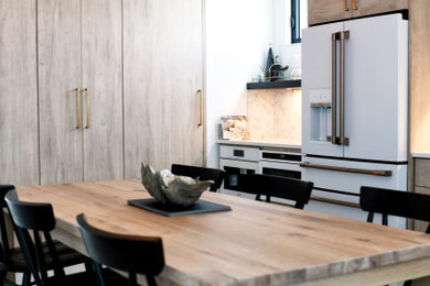 Example of a minimalist dining room design in Tampa