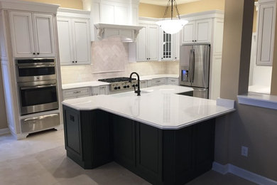 Inspiration for a timeless kitchen remodel in Orlando