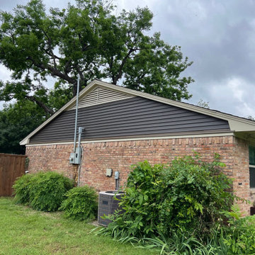 Vinyl Siding in Peppercorn