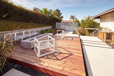 Example of a minimalist deck design in San Diego
