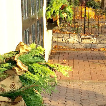 F'Amelia Restaurant Christmas Decorating of Enterance