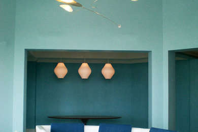Trendy living room photo in Tampa