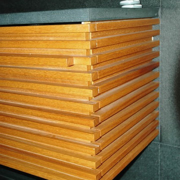 Salle de bain lattis Iroko vernis naturel