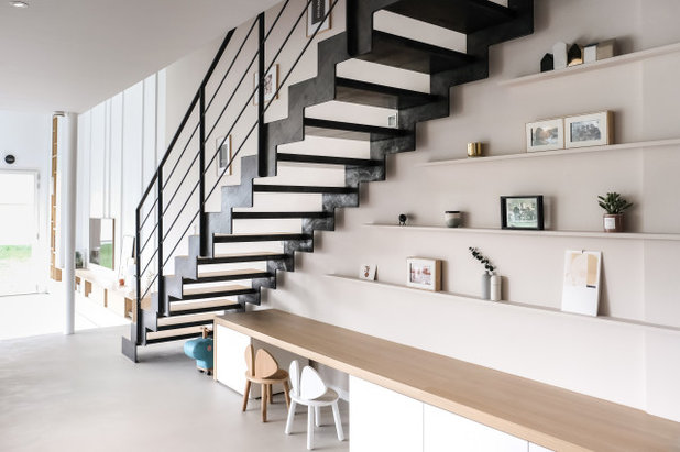 Modern Staircase by Atelier Aim